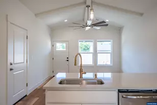 730 E Elmore St, Lebanon, OR 97355 - Photo 9