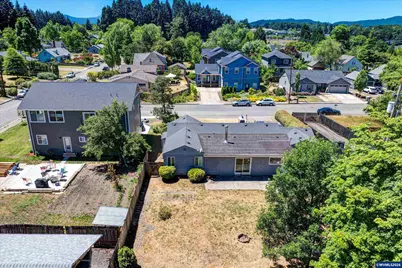 1045 SW Grove St, Corvallis, OR 97333 - Photo 23