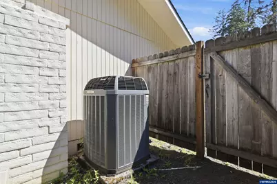 488 Cascade Dr, Springfield, OR 97478 - Photo 37