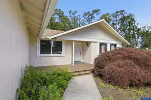488 Cascade Dr, Springfield, OR 97478 - Photo 5