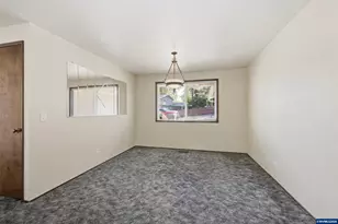 488 Cascade Dr, Springfield, OR 97478 - Photo 11