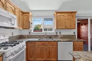 4940 Keiko Ct NE, Salem, OR 97305 - Photo 15