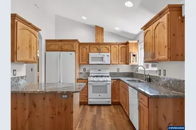 4940 Keiko Ct NE, Salem, OR 97305 - Photo 13