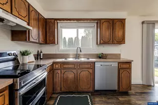 1020 45th Ave NE, Salem, OR 97301 - Photo 9