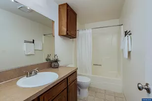 1020 45th Ave NE, Salem, OR 97301 - Photo 17