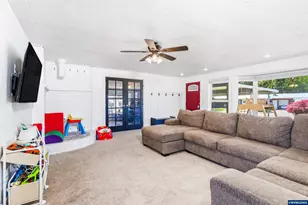 200 SE Walnut Ave, Dallas, OR 97338 - Photo 9