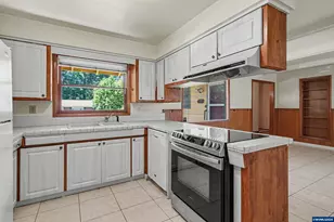 893 Idanha Ct SE, Salem, OR 97302 - Photo 11