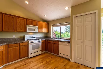 2190 NW Cluster Oak Av, Albany, OR 97321 - Photo 9