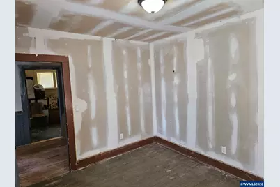 329 S 1st Av, Mill City, OR 97360 - Photo 33