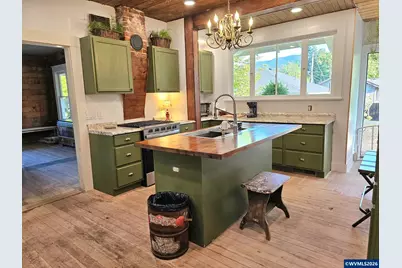 329 S 1st Av, Mill City, OR 97360 - Photo 15