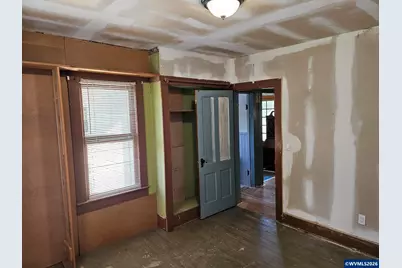 329 S 1st Av, Mill City, OR 97360 - Photo 35