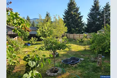 329 S 1st Av, Mill City, OR 97360 - Photo 19