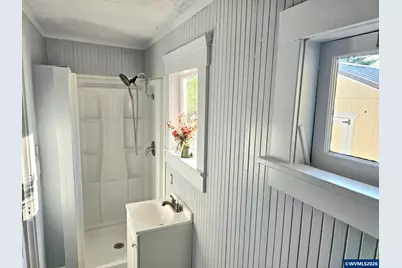 329 S 1st Av, Mill City, OR 97360 - Photo 15