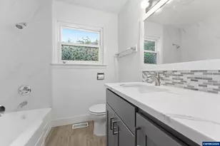 1555 Pearl St NE, Salem, OR 97301 - Photo 17