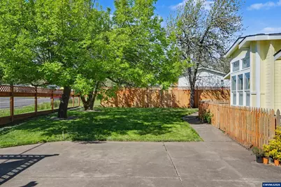 631 N 12th St, Philomath, OR 97370 - Photo 25