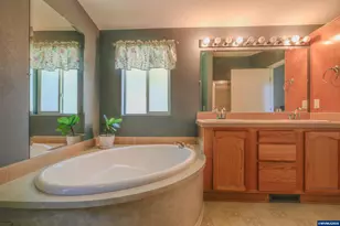 4204 NE Egan St, Gervais, OR 97026 - Photo 17