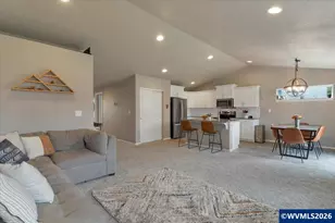 2271 Cheadle Lk Ct, Lebanon, OR 97355 - Photo 7
