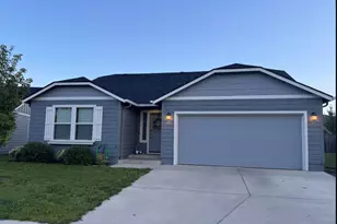 2271 Cheadle Lk Ct, Lebanon, OR 97355 - Photo 1