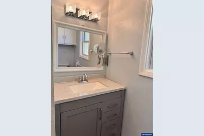 745 20th St NE, Salem, OR 97301 - Photo 13