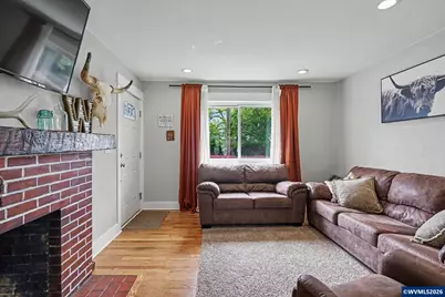 980 E College St, Mount Angel, OR 97362 - Photo 3