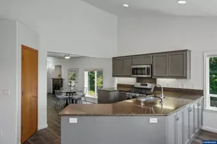 920 NW Carpathian Dr, Corvallis, OR 97330 - Photo 15