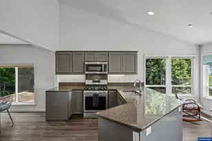 920 NW Carpathian Dr, Corvallis, OR 97330 - Photo 13