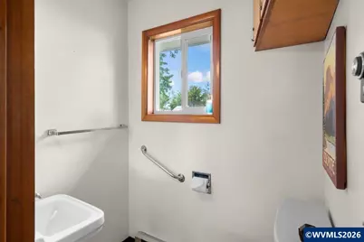 303 Mill St, Silverton, OR 97381 - Photo 17