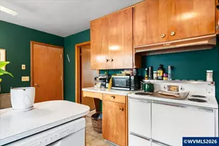 303 Mill St, Silverton, OR 97381 - Photo 13
