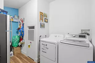 310 W B St, Lebanon, OR 97355 - Photo 11