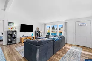 310 W B St, Lebanon, OR 97355 - Photo 5