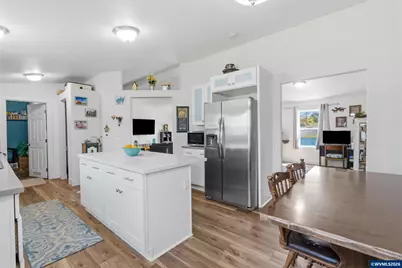 310 W B St, Lebanon, OR 97355 - Photo 9