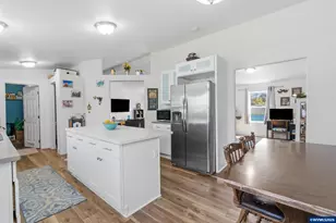 310 W B St, Lebanon, OR 97355 - Photo 9
