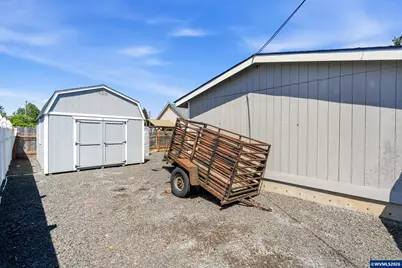 310 W B St, Lebanon, OR 97355 - Photo 23