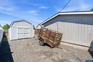 310 W B St, Lebanon, OR 97355 - Photo 23