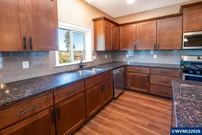 2000 NE Summit Dr, Albany, OR 97321 - Photo 9