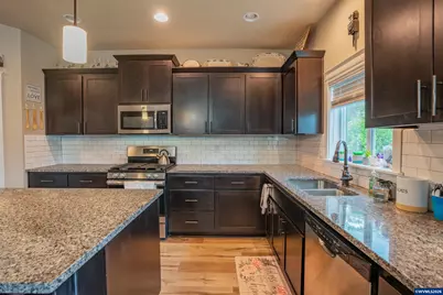 1013 Robbins Ct, Lebanon, OR 97355 - Photo 3