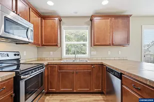 1075 Sage St, Silverton, OR 97381 - Photo 29