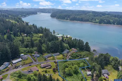 70 SE Yaquina View Dr, Newport, OR 97365 - Photo 5