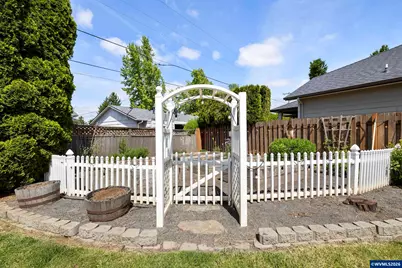 1329 Anna St, Woodburn, OR 97071 - Photo 29