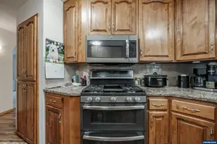 37215 Agate Dr, Lebanon, OR 97355 - Photo 21