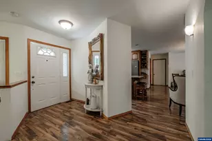 37215 Agate Dr, Lebanon, OR 97355 - Photo 15