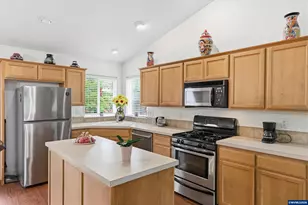 132 NW Howard Ln, Dallas, OR 97338 - Photo 13