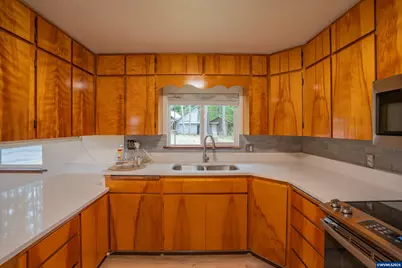40025 Crestview Ln, Lebanon, OR 97355 - Photo 7