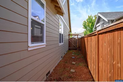 3622 NE Hembree St, McMinnville, OR 97128 - Photo 37