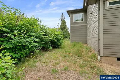 4098 Portland Rd NE, Salem, OR 97301 - Photo 39