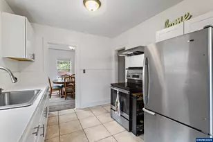 985 Madison St NE, Salem, OR 97301 - Photo 9