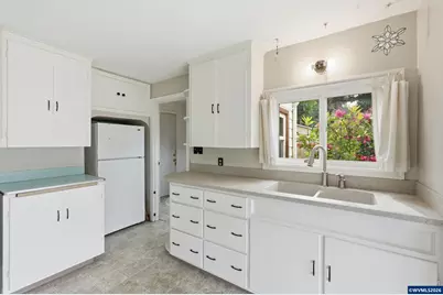 870 Hickory St NE, Salem, OR 97301 - Photo 9
