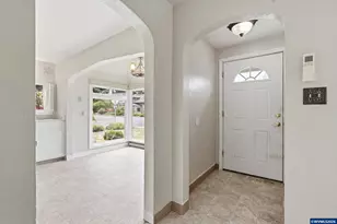 870 Hickory St NE, Salem, OR 97301 - Photo 5