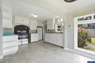 870 Hickory St NE, Salem, OR 97301 - Photo 7