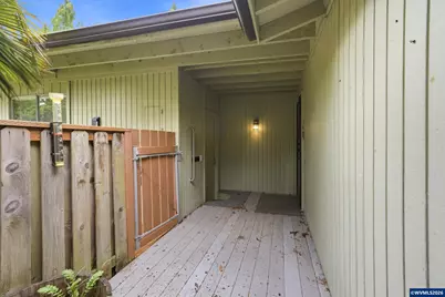 1035 Chestnut St NW, Salem, OR 97304 - Photo 9